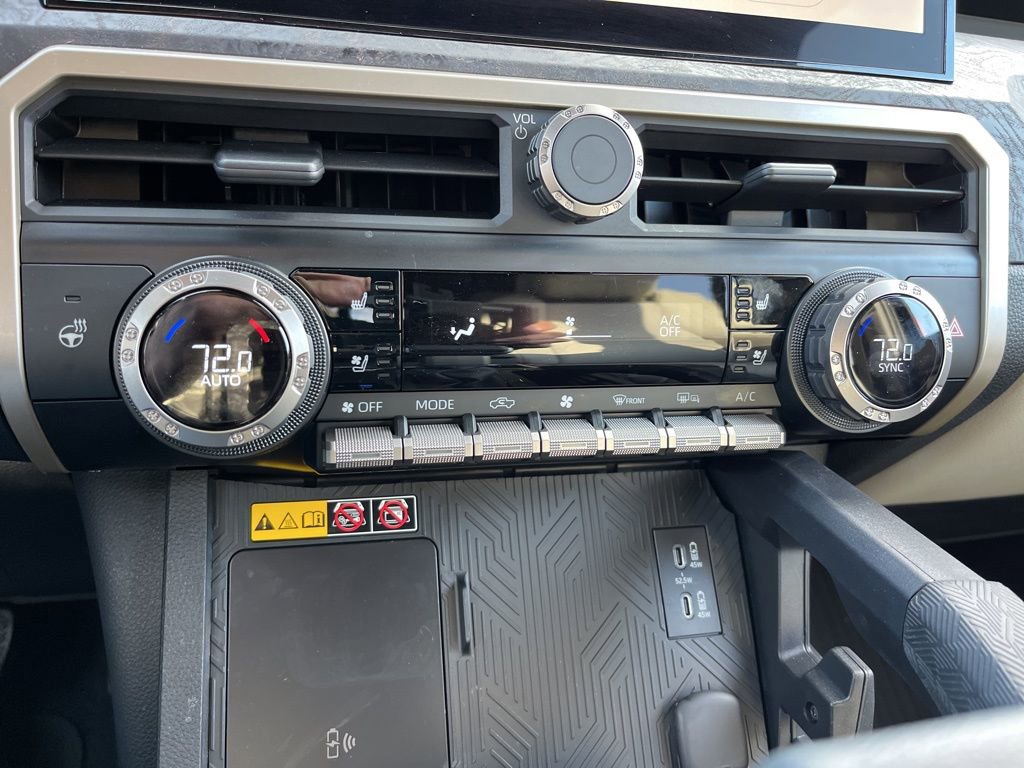 Used 2025 Toyota Tacoma Limited image 14
