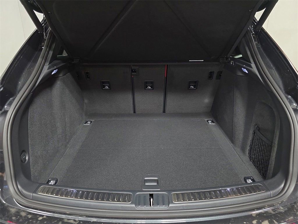 Certified 2025 Porsche Macan Turbo image 30