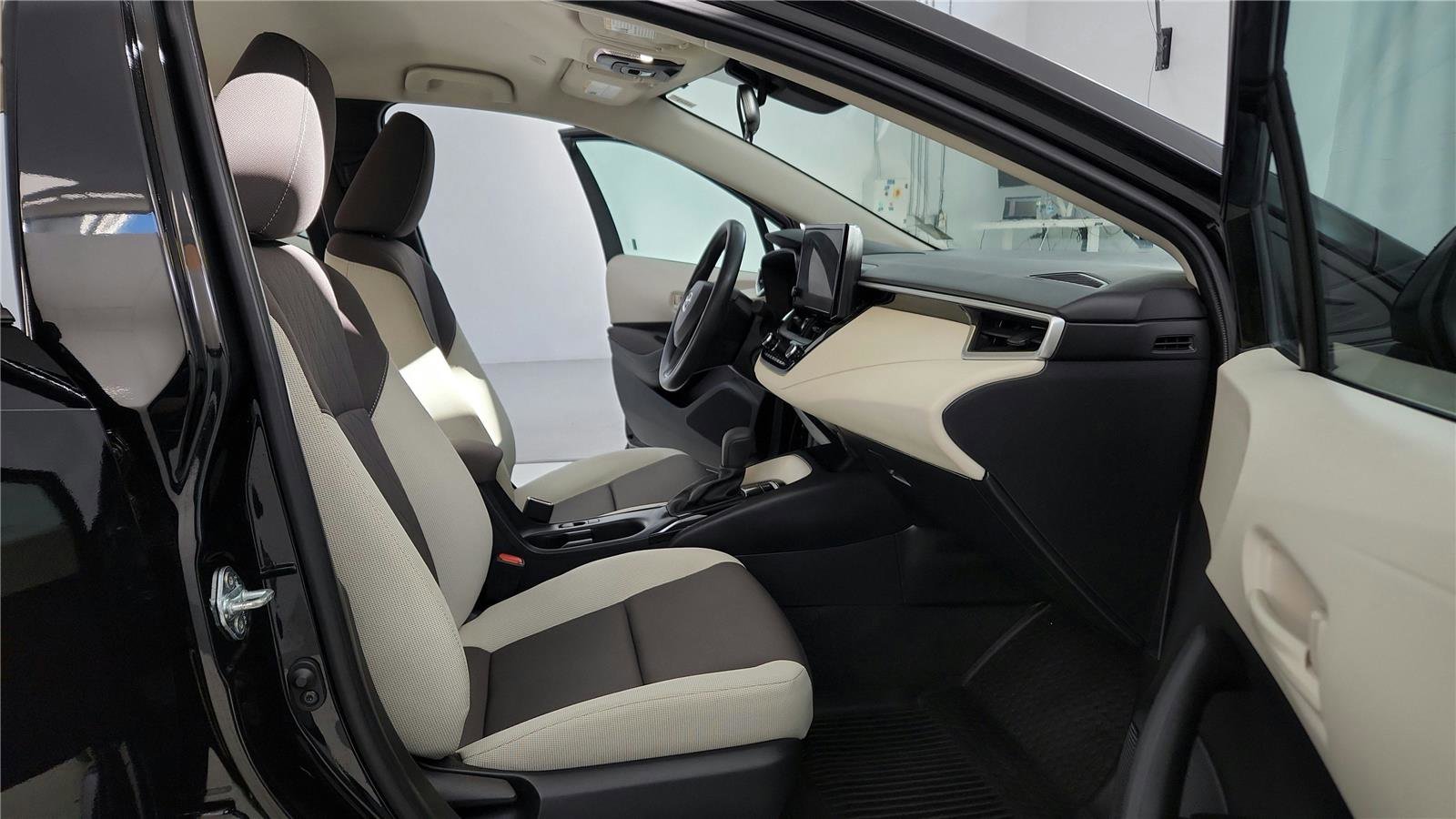 Used 2023 Toyota Corolla LE image 17