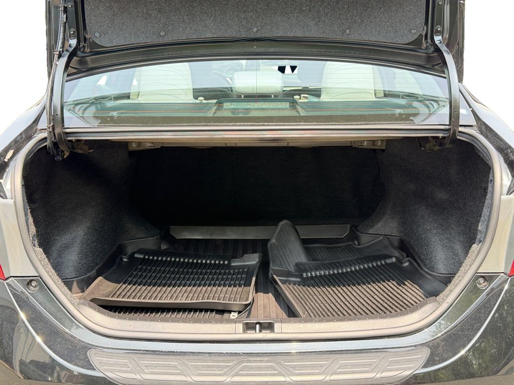 Used 2018 Toyota Corolla FWD image 11