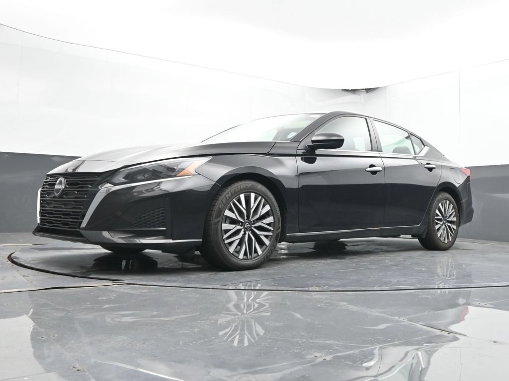 Used 2024 Nissan Altima 2.5 SV w/ SV Premium Package FWD image 27
