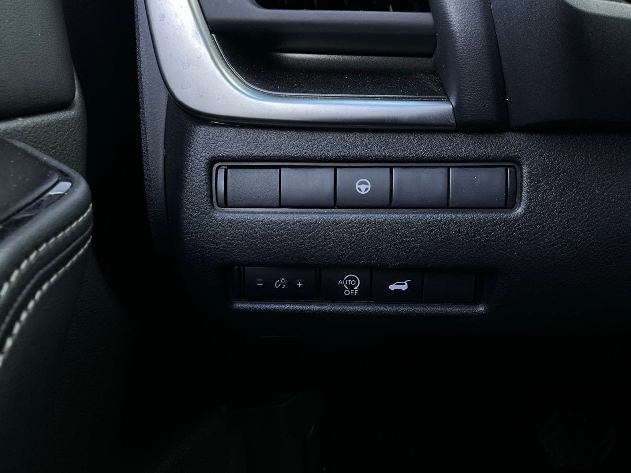 Used 2025 Nissan Rogue SV FWD image 22