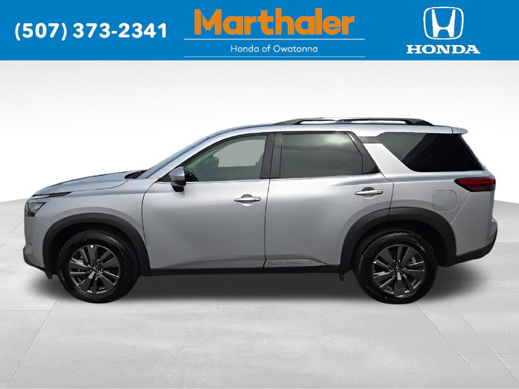 Used 2025 Nissan Pathfinder SV FWD image 2
