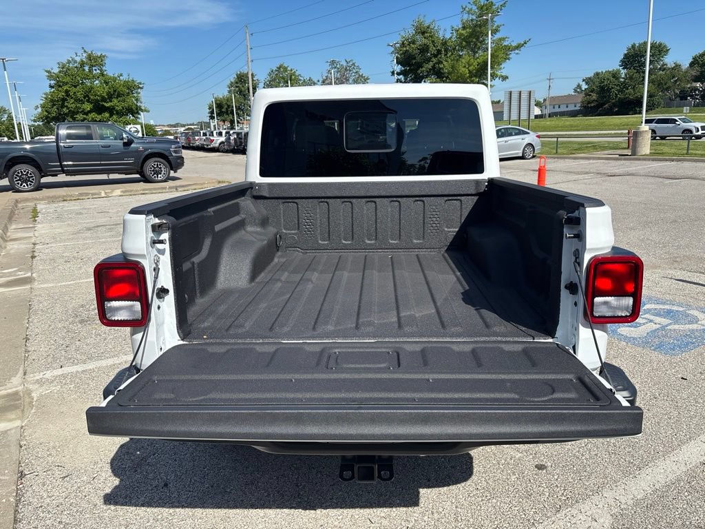 New 2026 Jeep Gladiator Sport AWD/4WD image 3