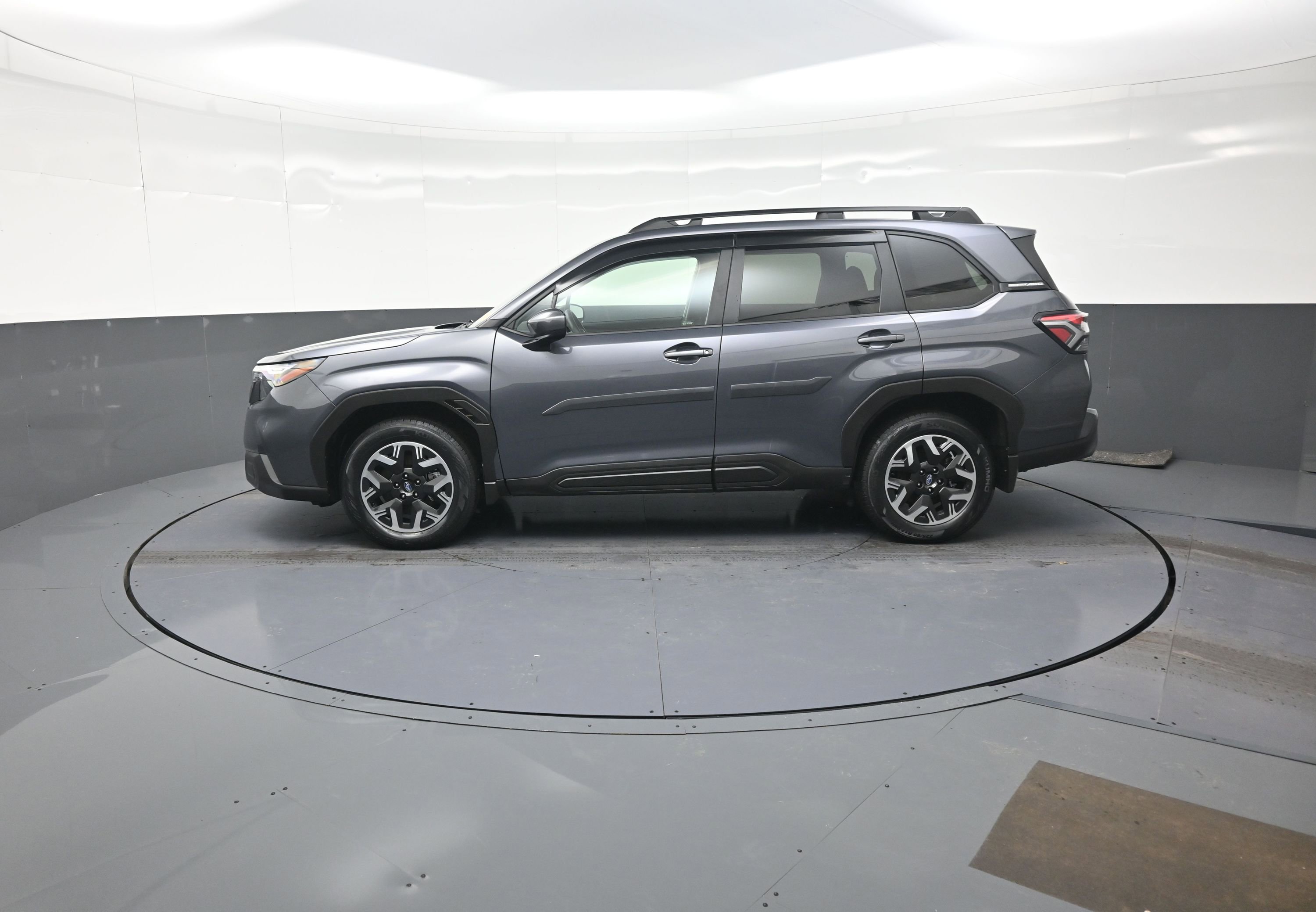 Used 2025 Subaru Forester Premium image 6