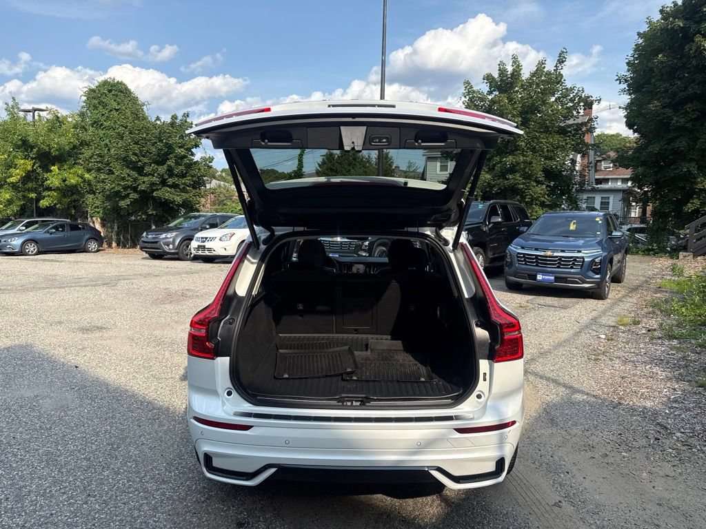 Used 2024 Volvo XC60 B5 Plus w/ Protection Package Premier AWD/4WD image 6