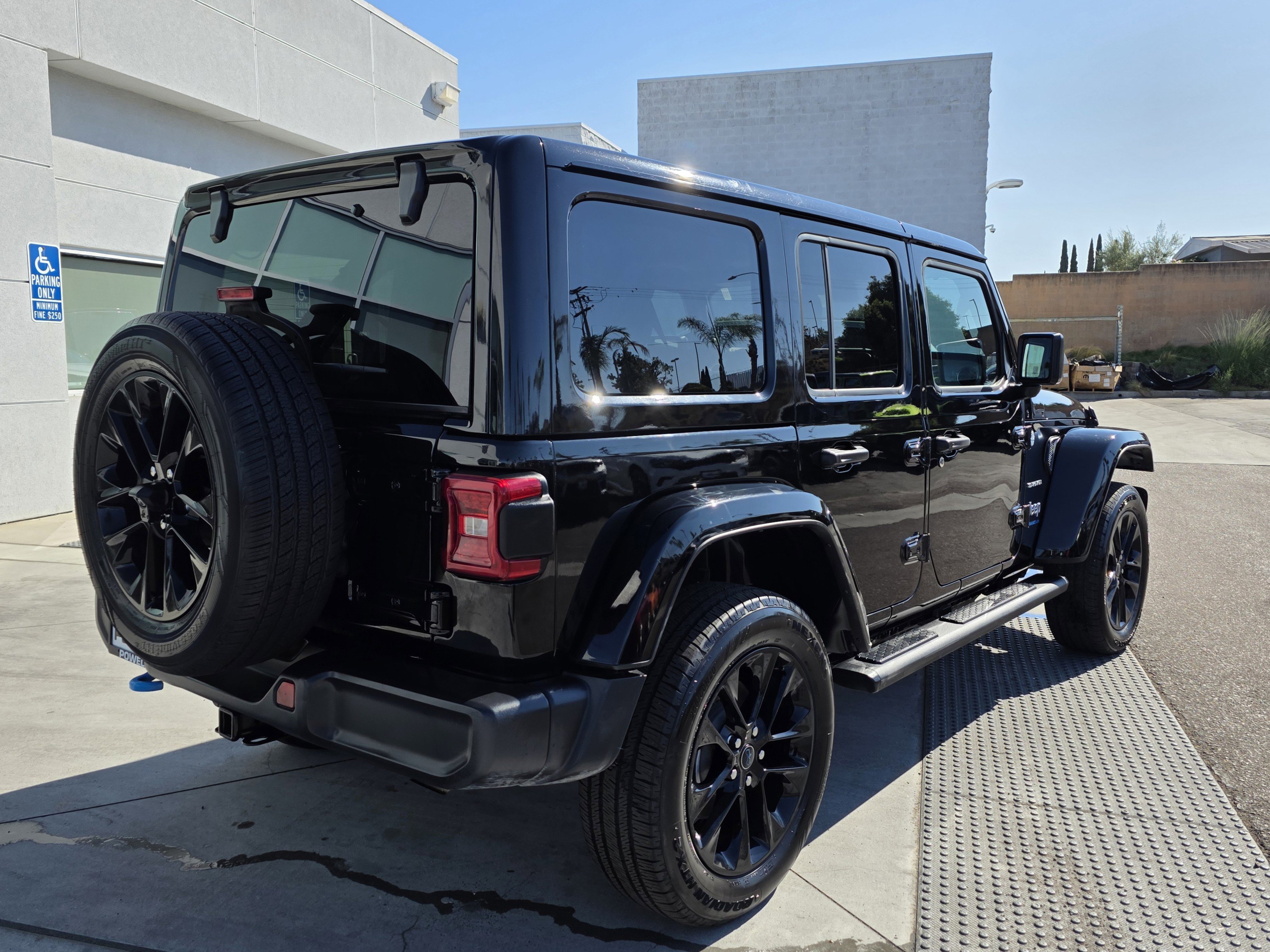 Certified 2024 Jeep Wrangler Sahara image 5