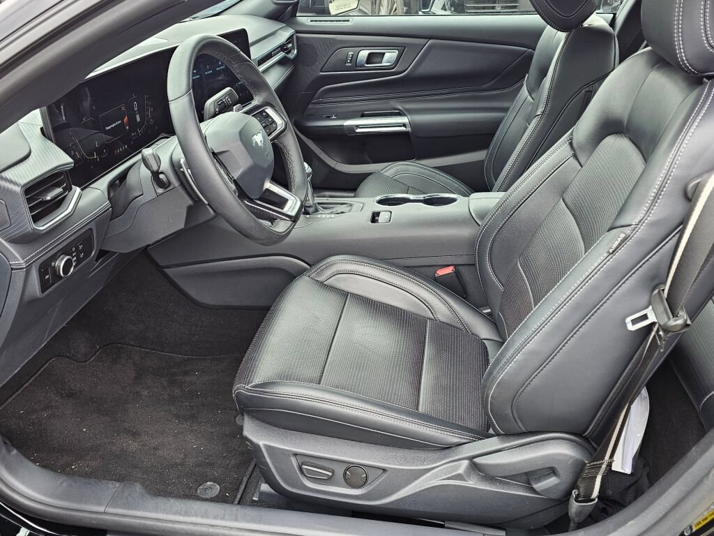 Used 2025 Ford Mustang GT Premium RWD image 16