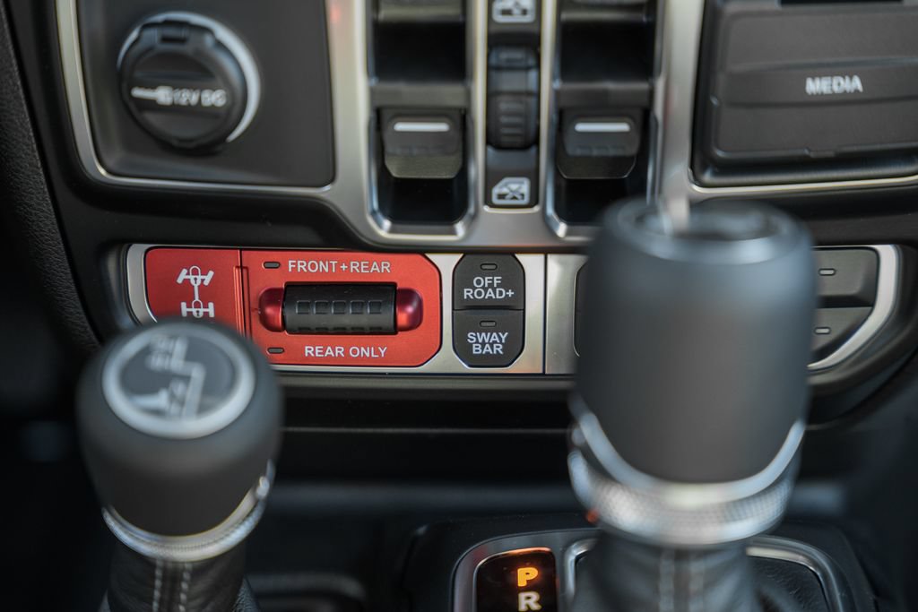 New 2025 Jeep Wrangler Unlimited Rubicon w/ Convenience Group AWD/4WD image 24