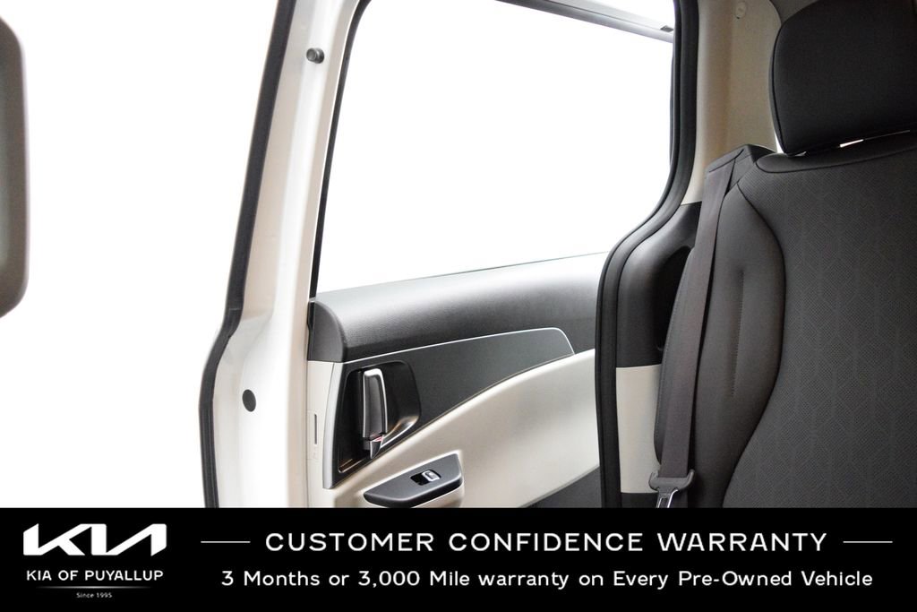 Used 2024 Kia Carnival LX FWD image 13