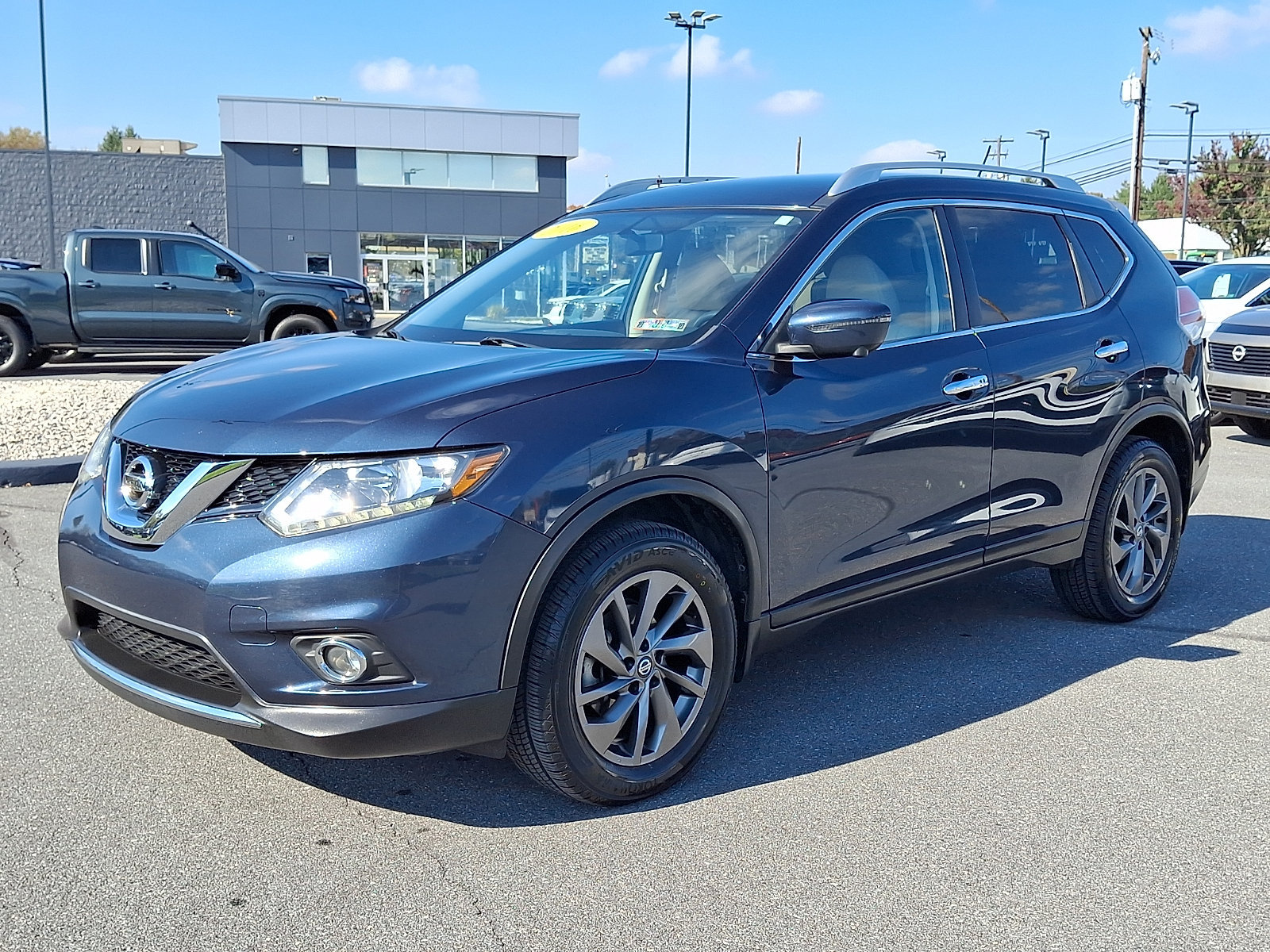 Used 2016 Nissan Rogue SL AWD/4WD image 3
