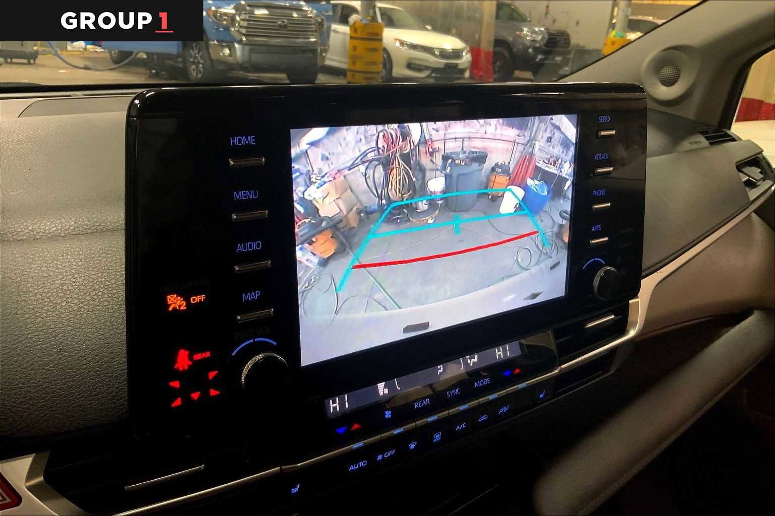 Used 2024 Toyota Sienna XLE w/ XLE Plus Package image 27