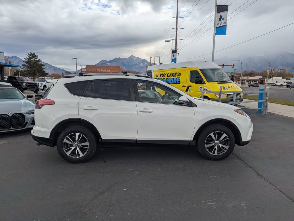 Used 2018 Toyota RAV4 XLE image 2