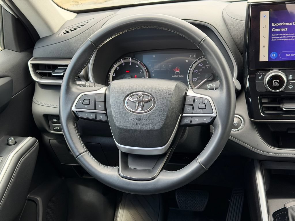 Used 2023 Toyota Highlander XLE FWD image 23