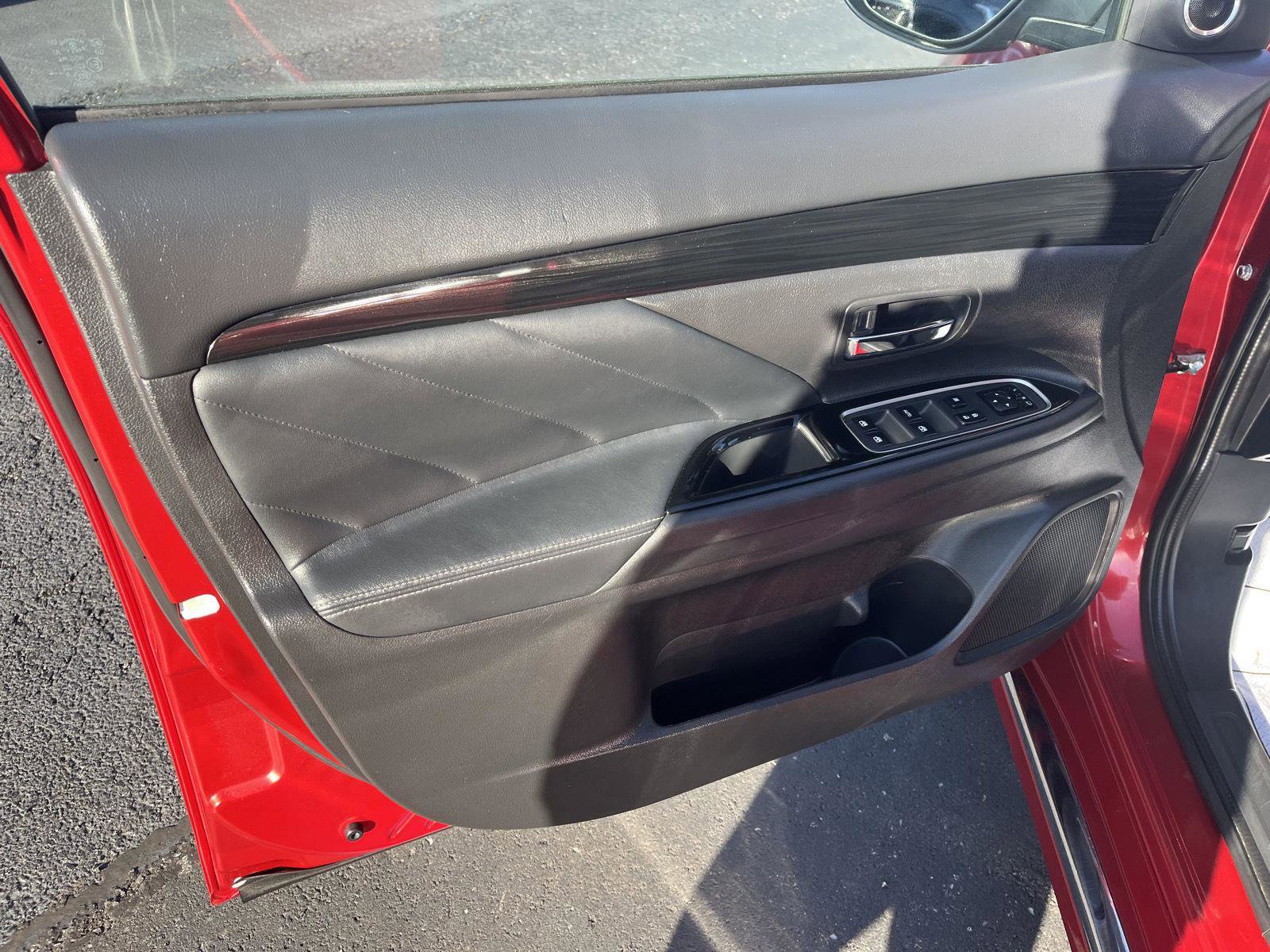 Used 2018 Mitsubishi Outlander GT AWD/4WD image 19