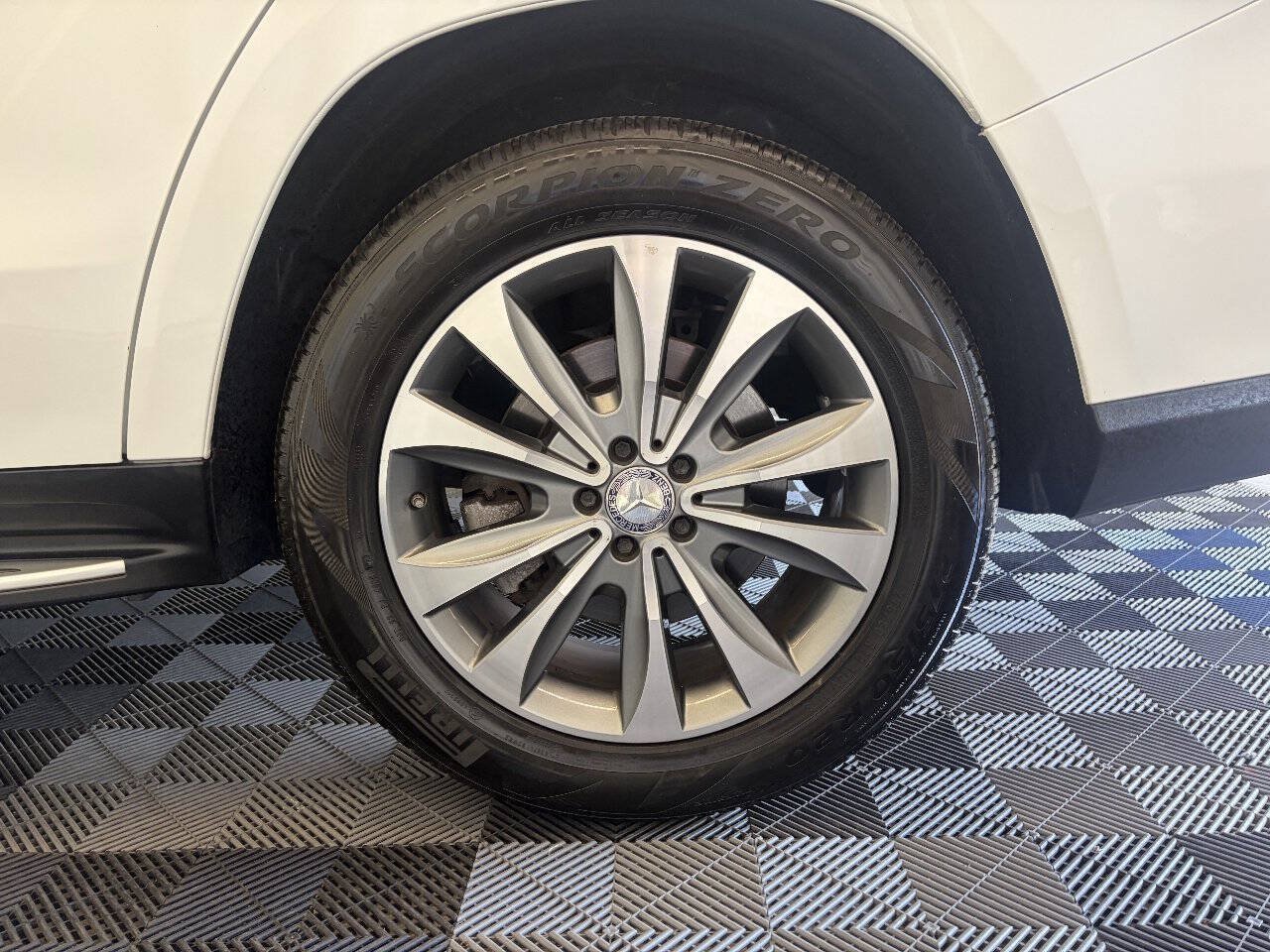 Used 2016 Mercedes-Benz GL 450 4MATIC image 28
