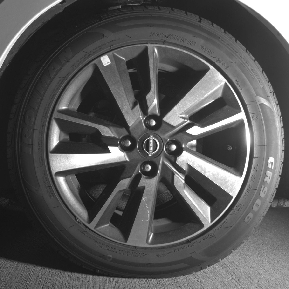 Used 2025 Nissan Versa SV image 12