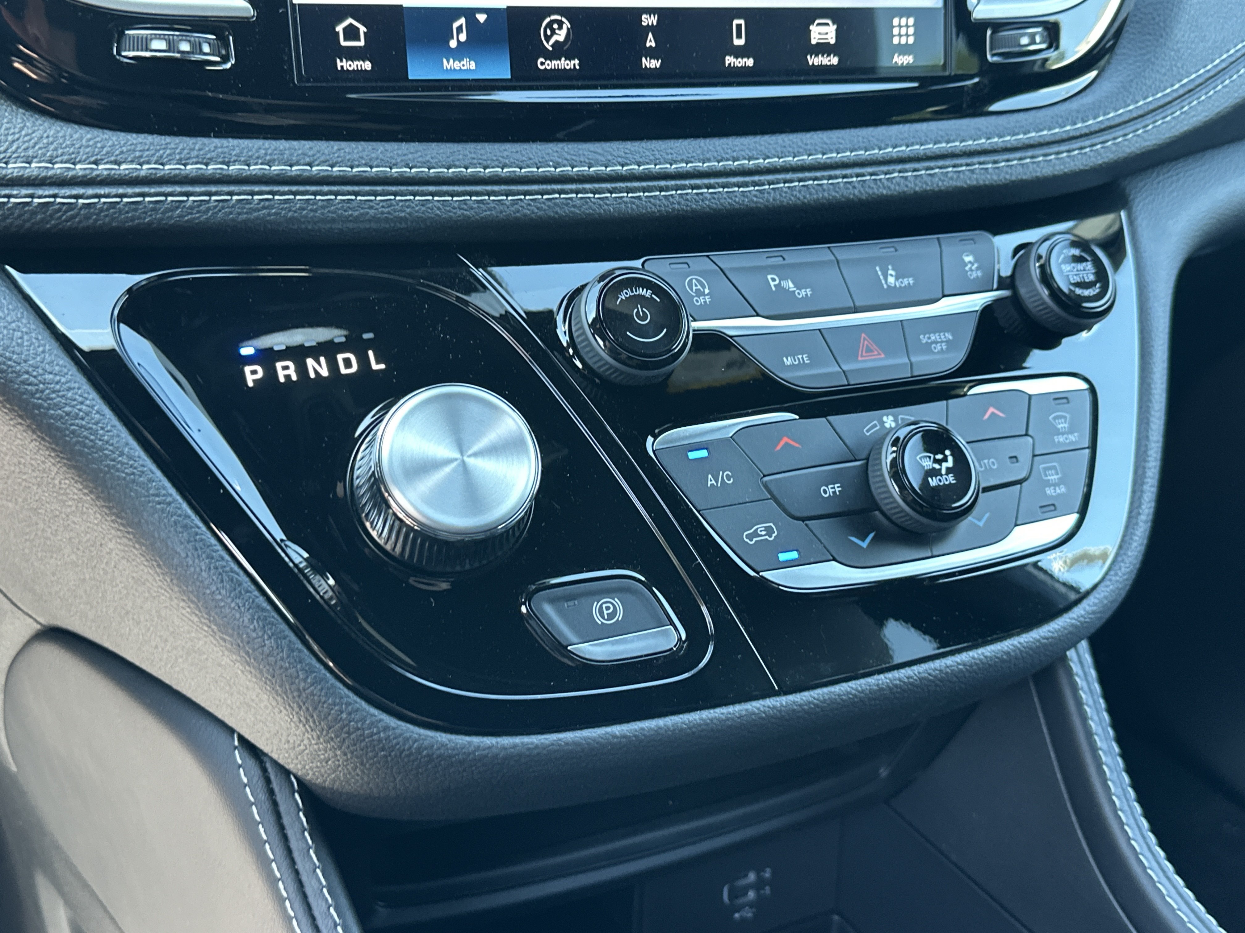 New 2027 Chrysler Pacifica Limited w/ Family Tech Group FWD image 6