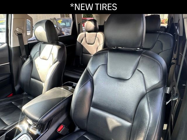 Used 2022 Kia Telluride S image 2
