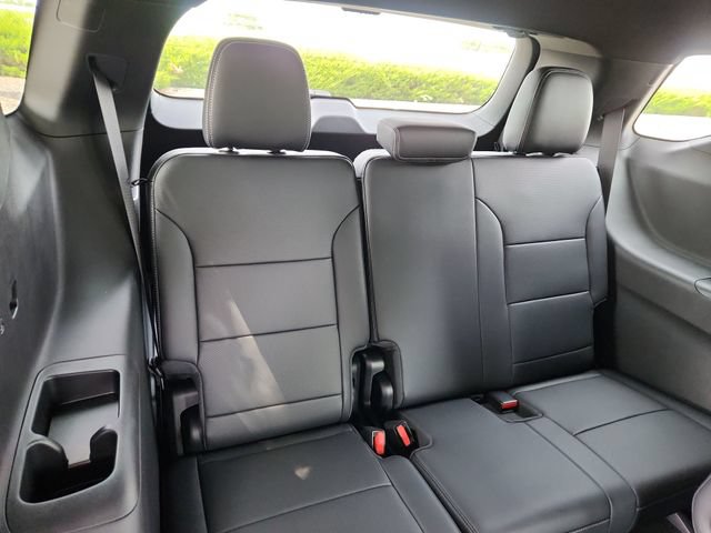 New 2027 Chevrolet Traverse LT w/ Sun and Wheel Package FWD image 18