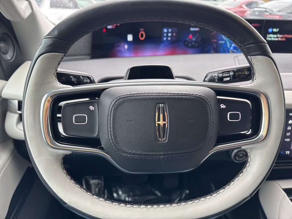 Used 2025 Lincoln Navigator L Reserve image 24