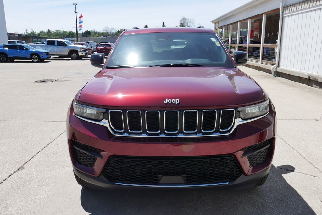 Used 2025 Jeep Grand Cherokee Laredo X w/ Luxury Tech Group I AWD/4WD image 3