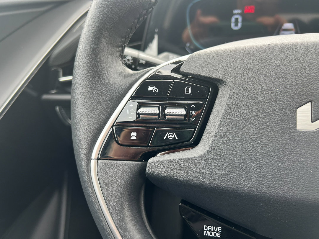 Used 2024 Kia Niro EX w/ EX Cold Weather Package image 18