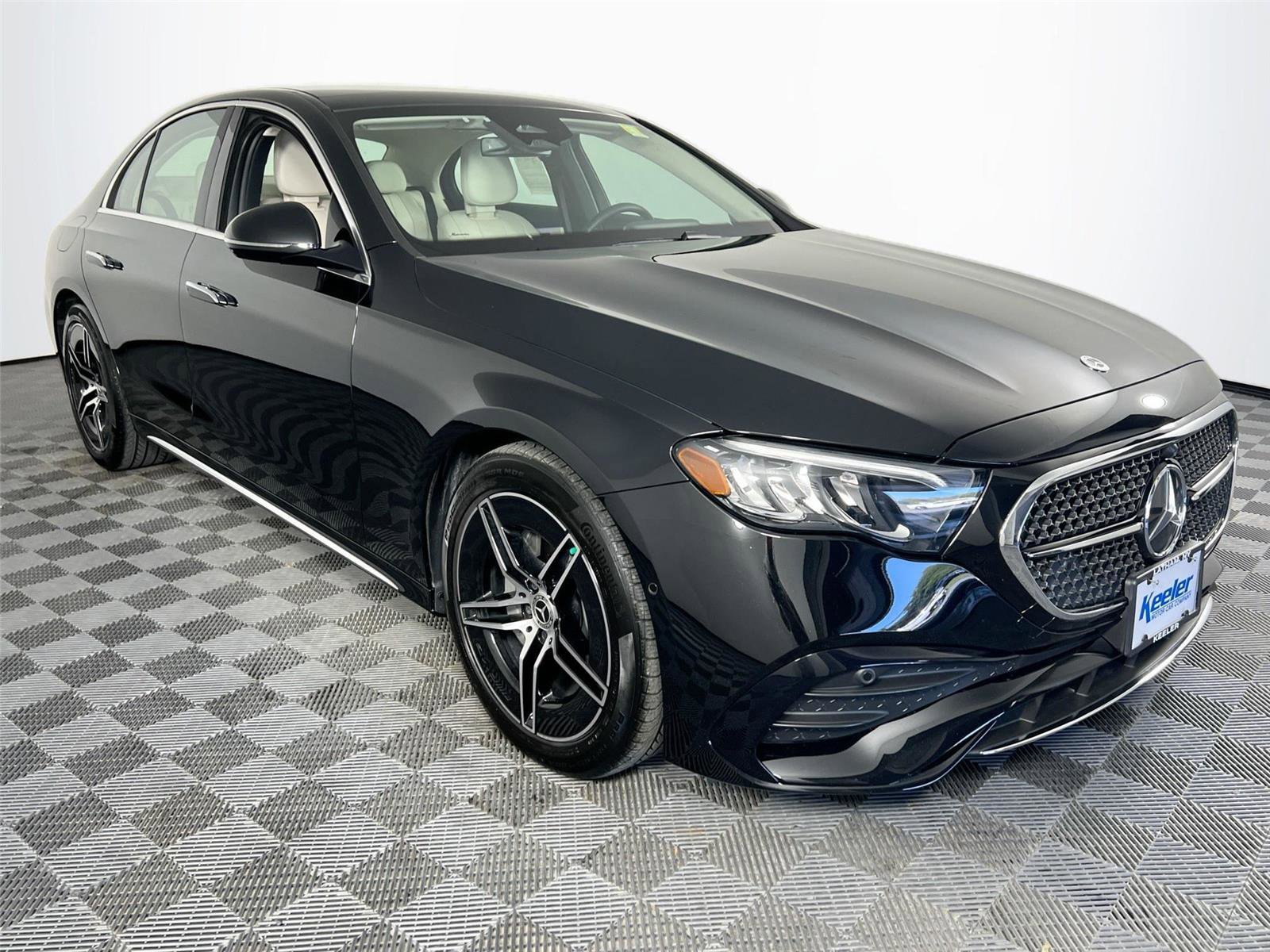 Used 2025 Mercedes-Benz E 350 4MATIC Sedan image 8