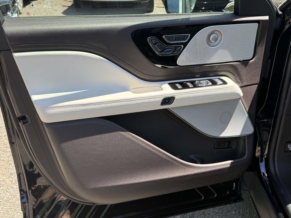 Used 2024 Lincoln Aviator Black Label w/ Jet Package AWD/4WD image 23