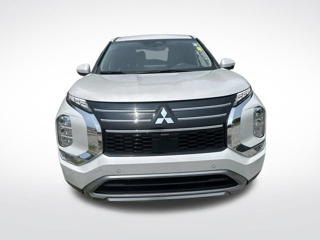 Used 2025 Mitsubishi Outlander SE FWD image 12