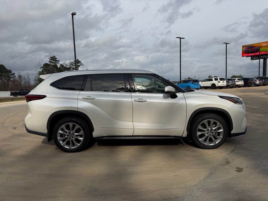 Used 2020 Toyota Highlander Limited image 6
