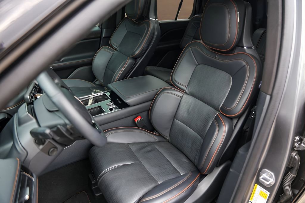 Used 2025 Lincoln Aviator Black Label image 7