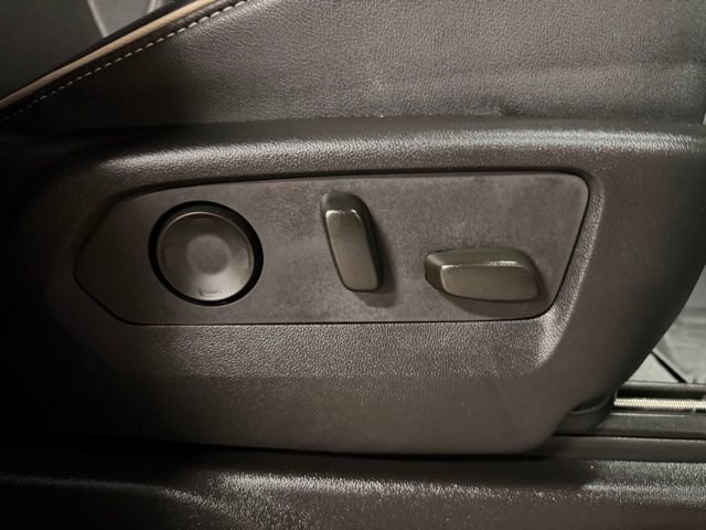 Used 2023 Chevrolet Suburban Premier w/ Advanced Technology Package AWD/4WD image 37