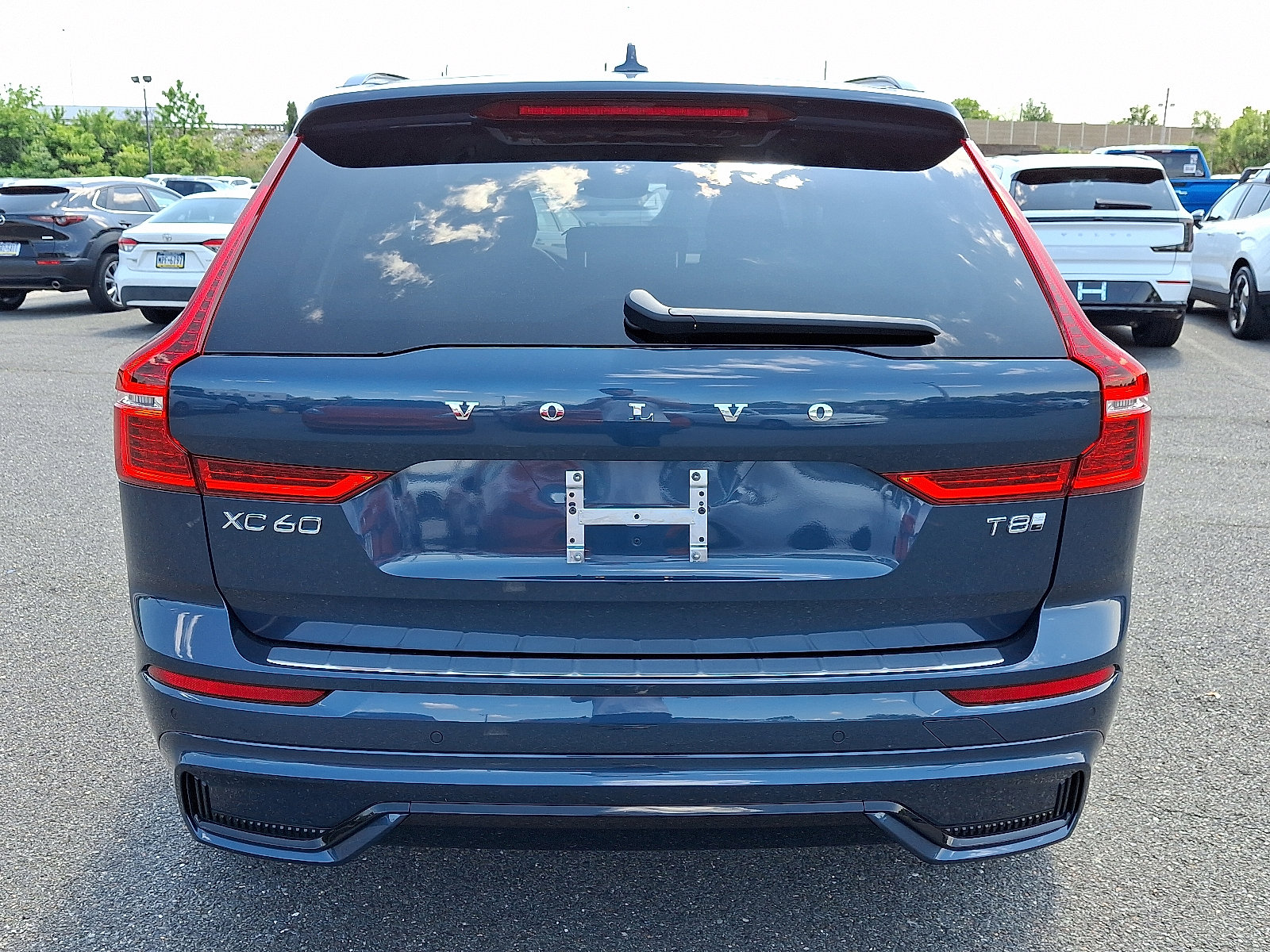 Certified 2025 Volvo XC60 T8 Plus w/ Protection Package Premier image 5