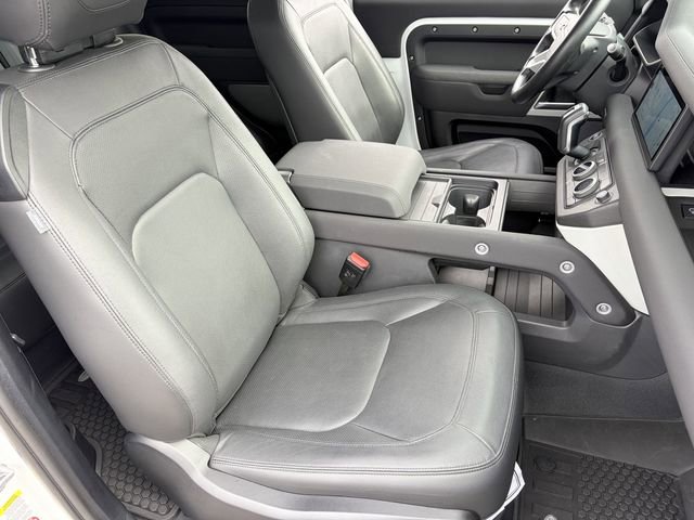 Used 2023 Land Rover Defender 90 SE image 16