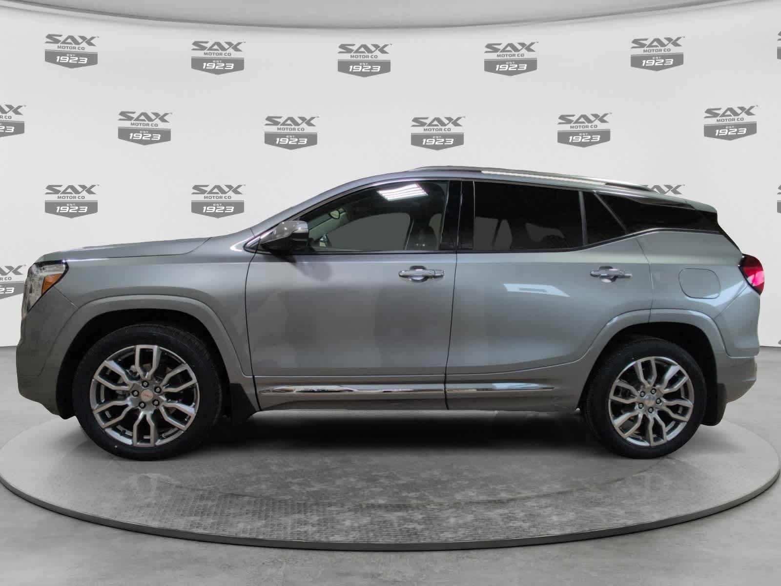 Used 2024 GMC Terrain Denali w/ Denali Premium Package AWD/4WD image 2