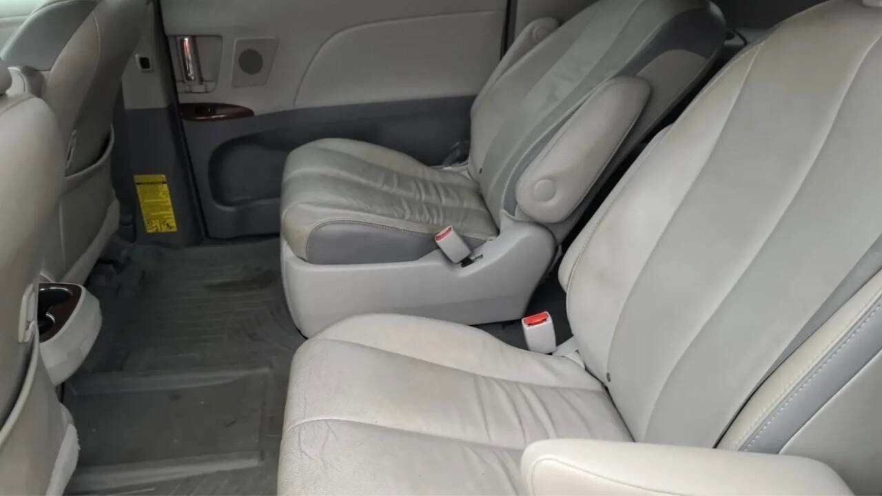 Used 2013 Toyota Sienna Limited image 6