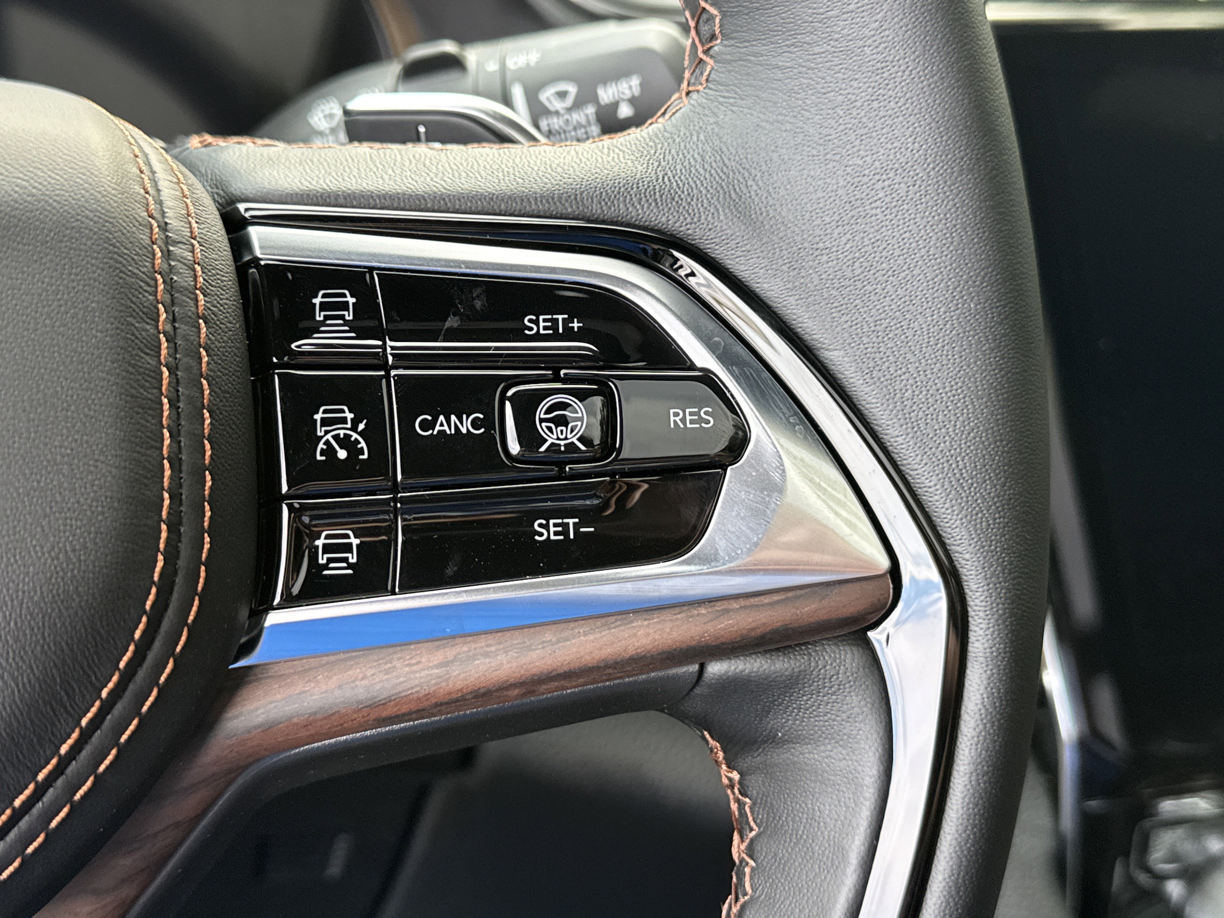 New 2025 Jeep Grand Cherokee L Summit w/ Obsidian Package image 33