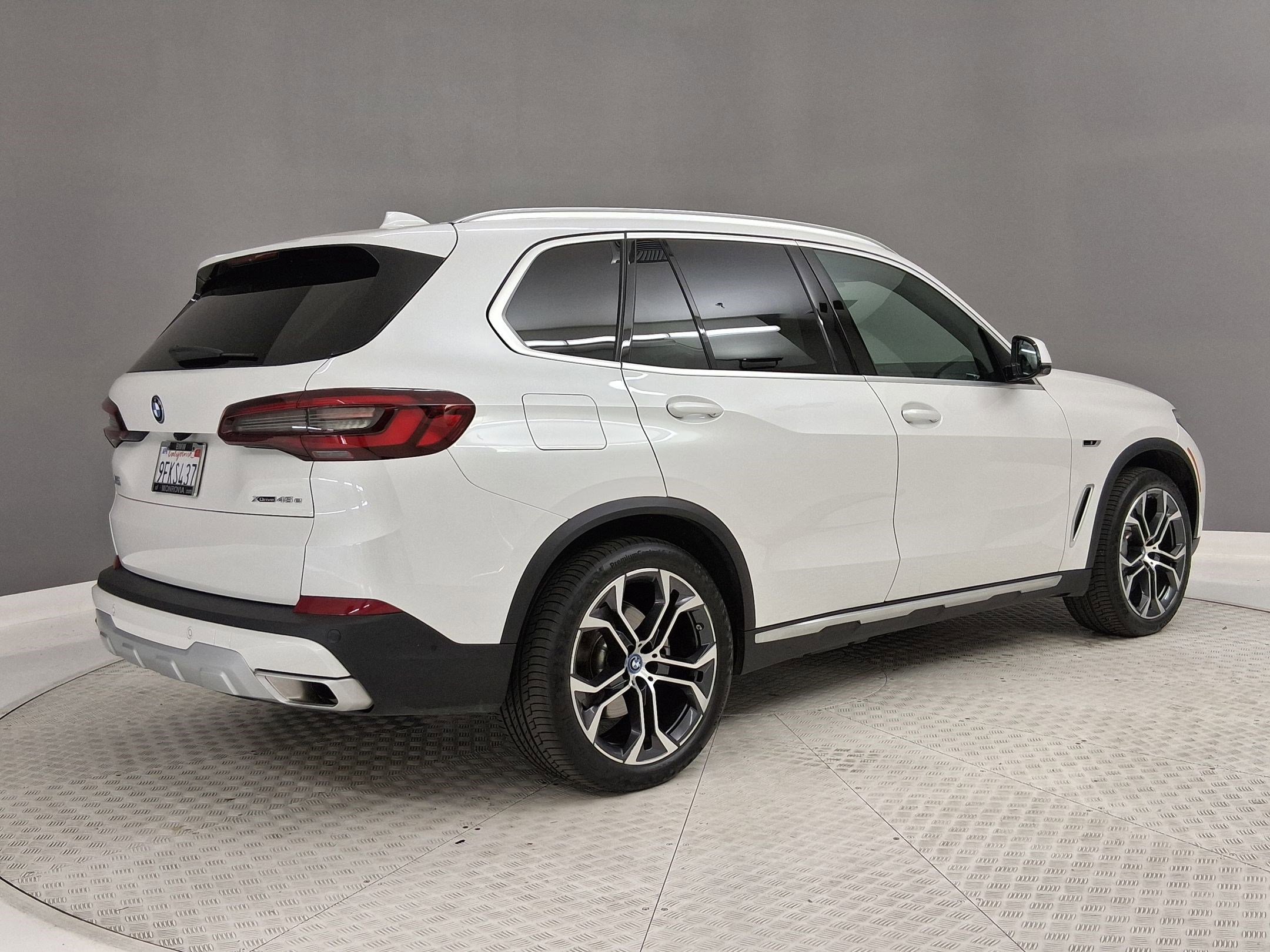 Certified 2023 BMW X5 xDrive45e w/ Luxury Seating Package AWD/4WD image 7