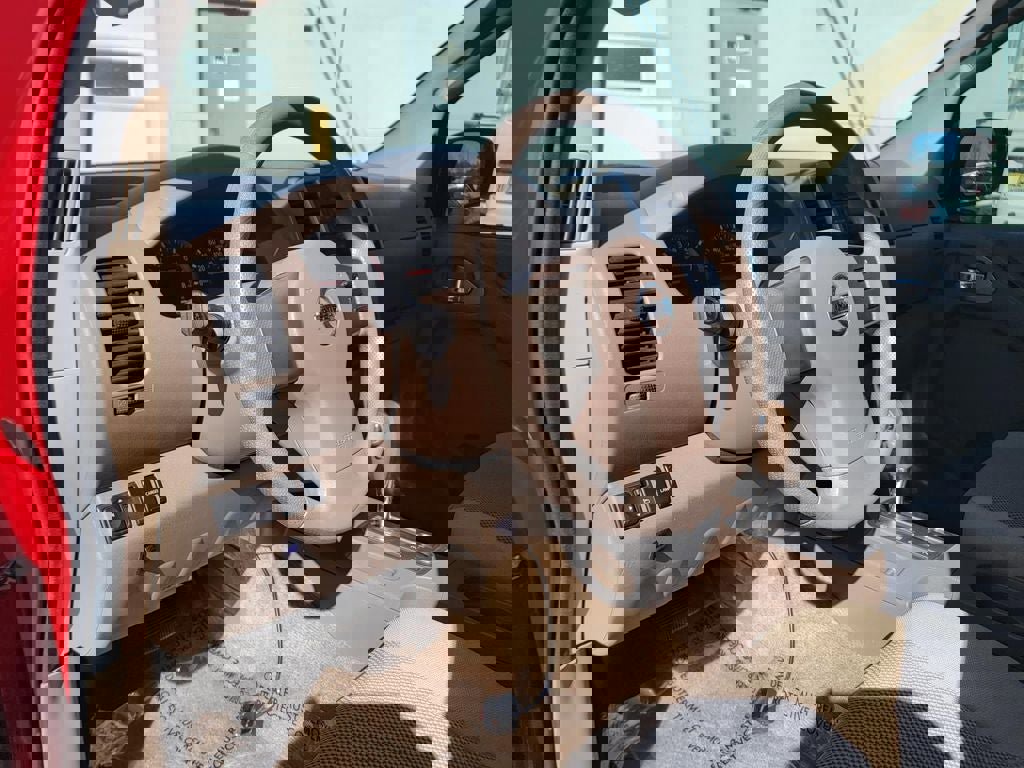 Used 2011 Nissan Frontier SV image 13