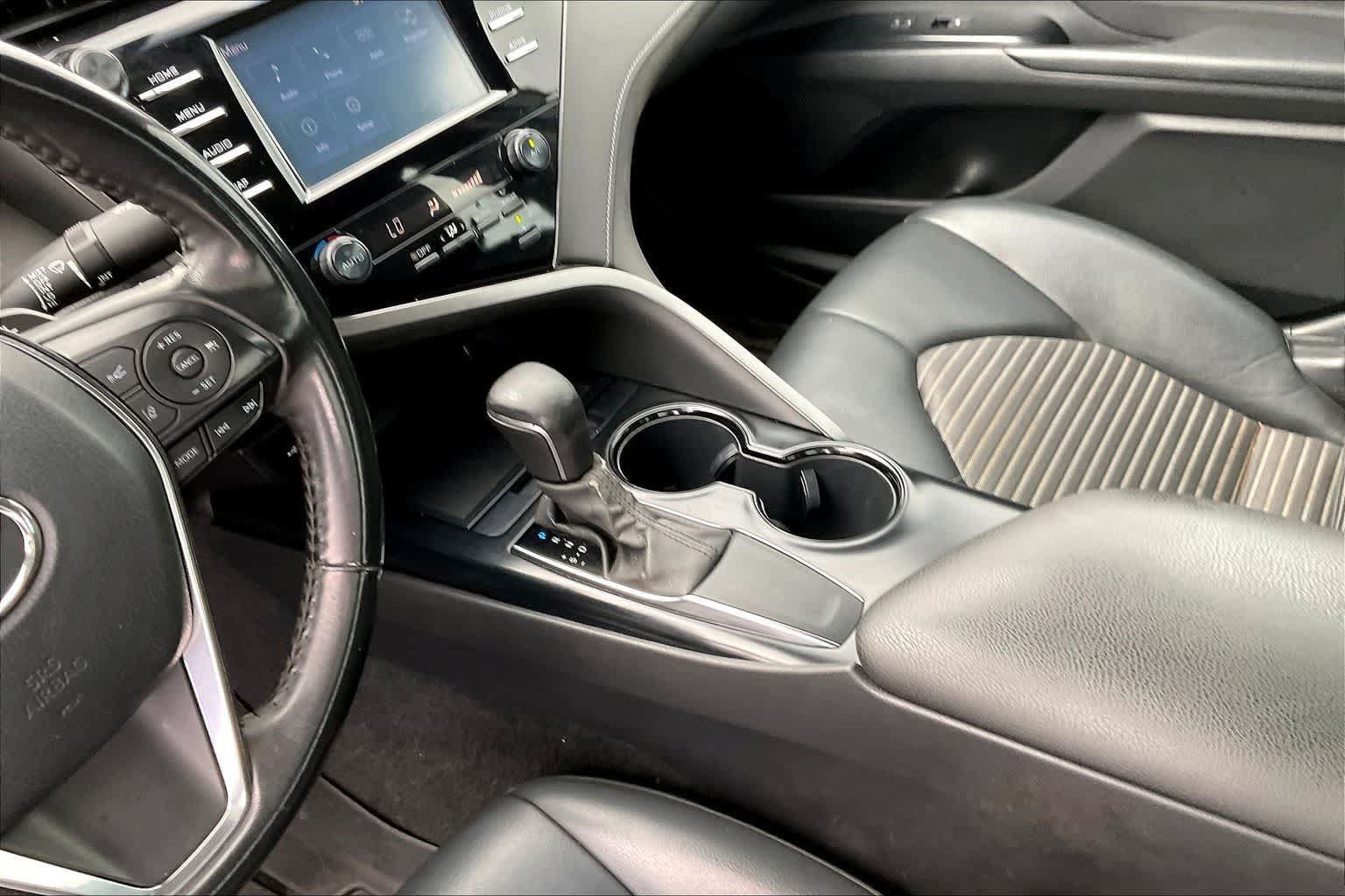 Used 2020 Toyota Camry SE FWD image 16