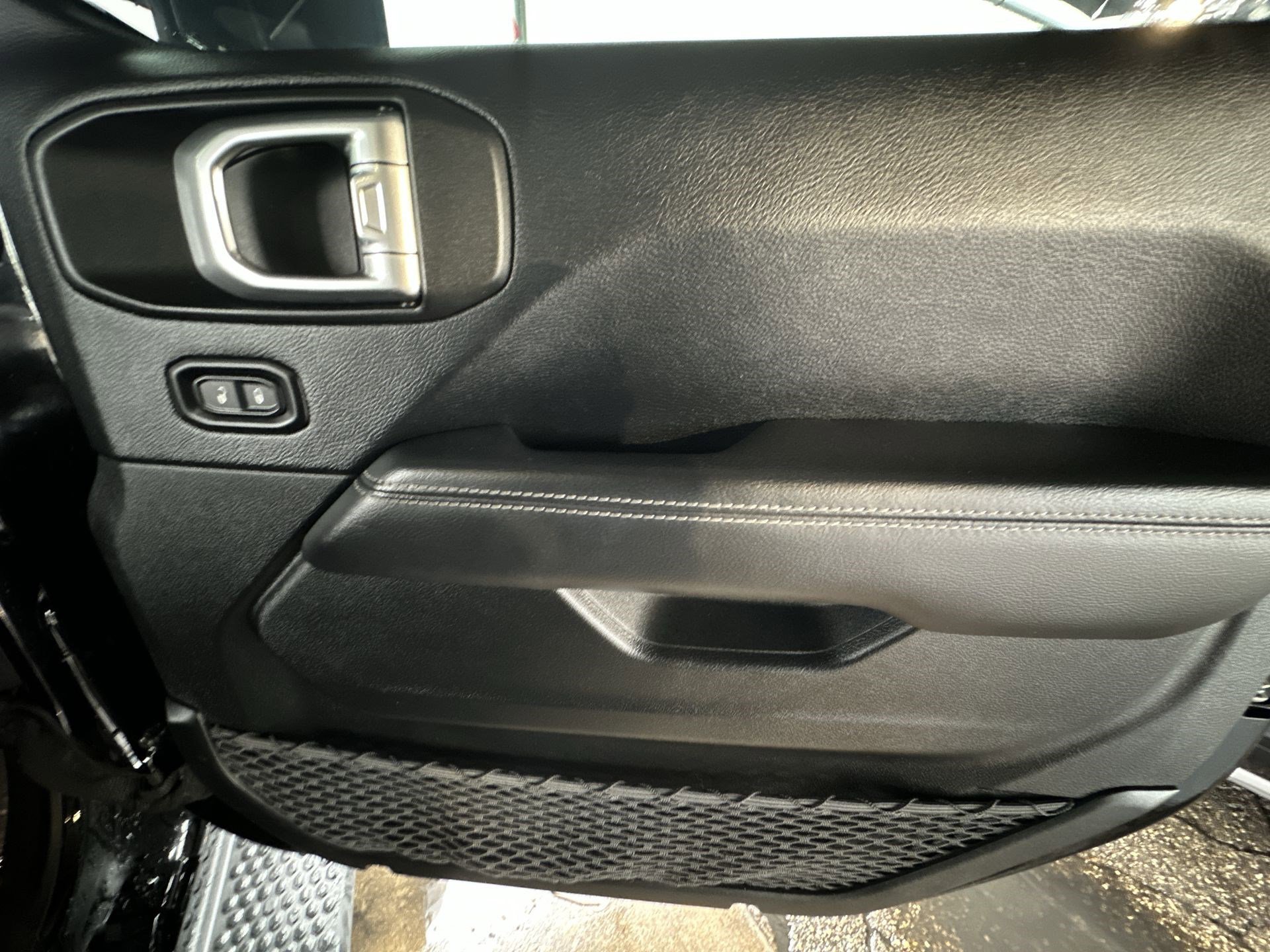 Used 2019 Jeep Wrangler Unlimited Sahara w/ Uconnect 4C Nav & Sound Group image 29