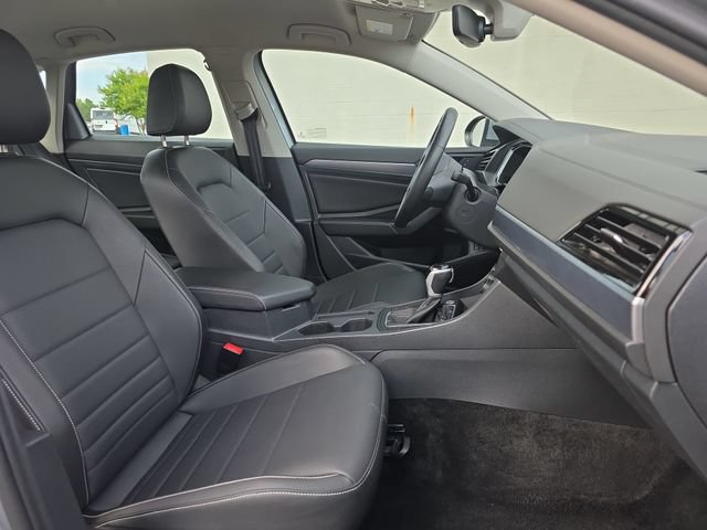 Used 2024 Volkswagen Jetta SE FWD image 11