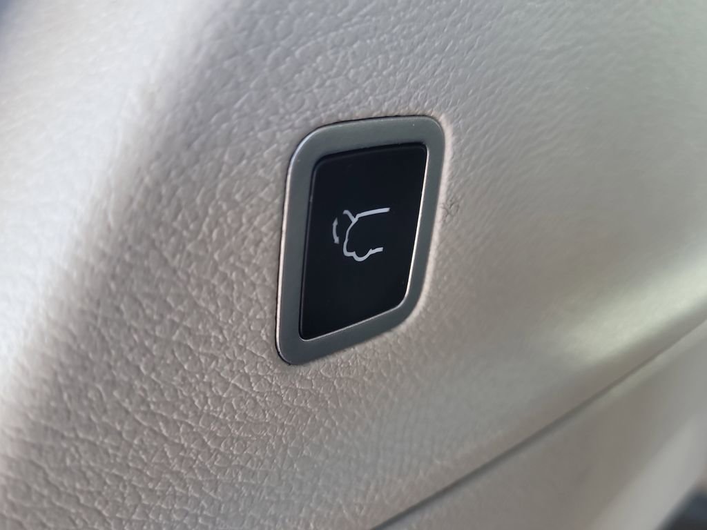 Used 2024 Chrysler Pacifica Touring-L image 8