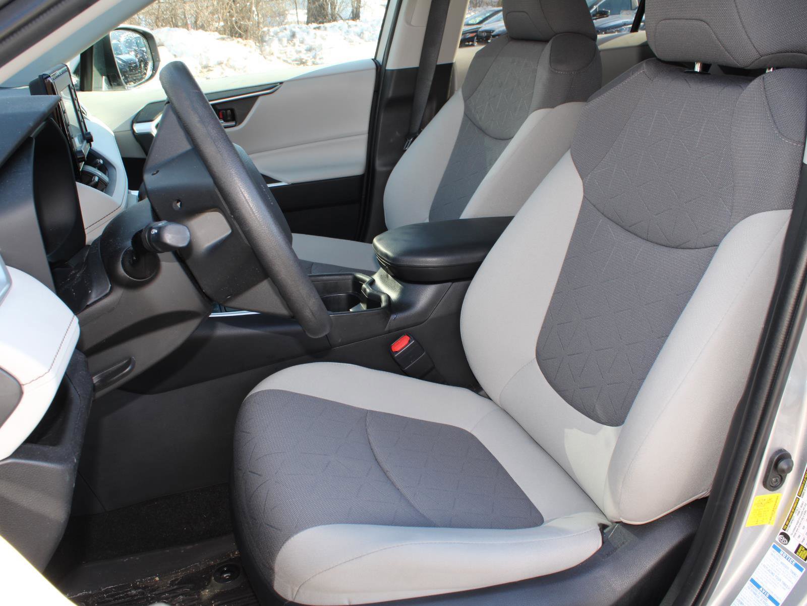 Used 2021 Toyota RAV4 XLE w/ Convenience Package image 17