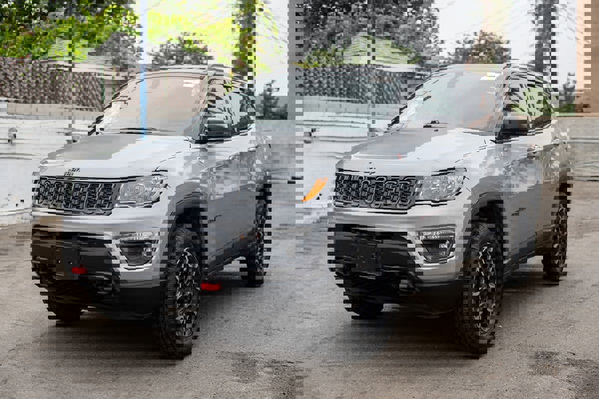 Used 2019 Jeep Compass Trailhawk image 3