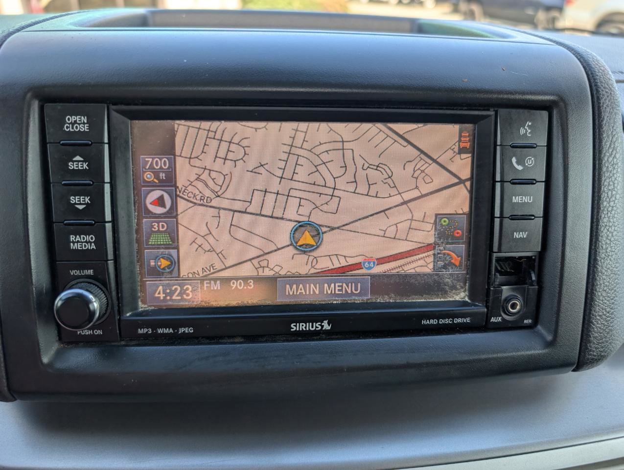 Used 2010 Volkswagen Routan SEL image 21