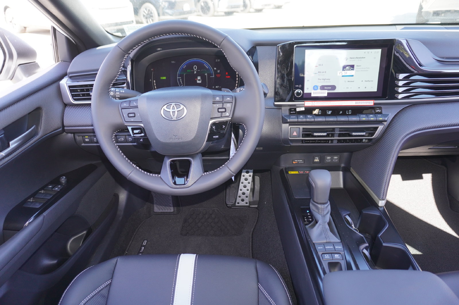 Used 2026 Toyota Camry SE w/ Convenience Package FWD image 9