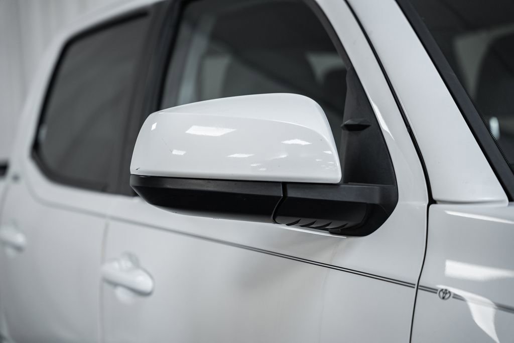 Used 2020 Toyota Tacoma SR5 image 15