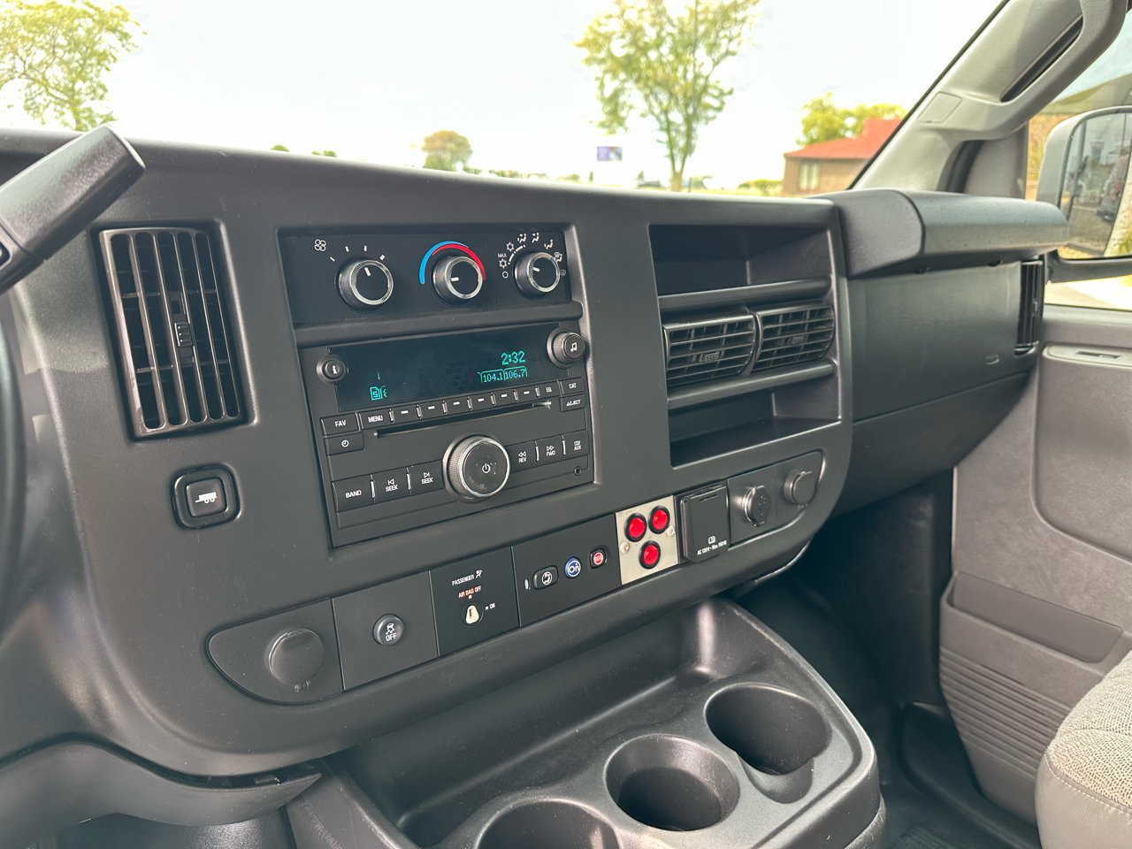 Used 2017 Chevrolet Express 2500 image 12